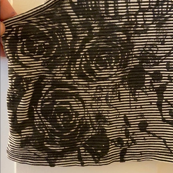 Vintage - HOT TOPIC tank top w/ skulls 💀 & roses 🌹 - Picture 5 of 6